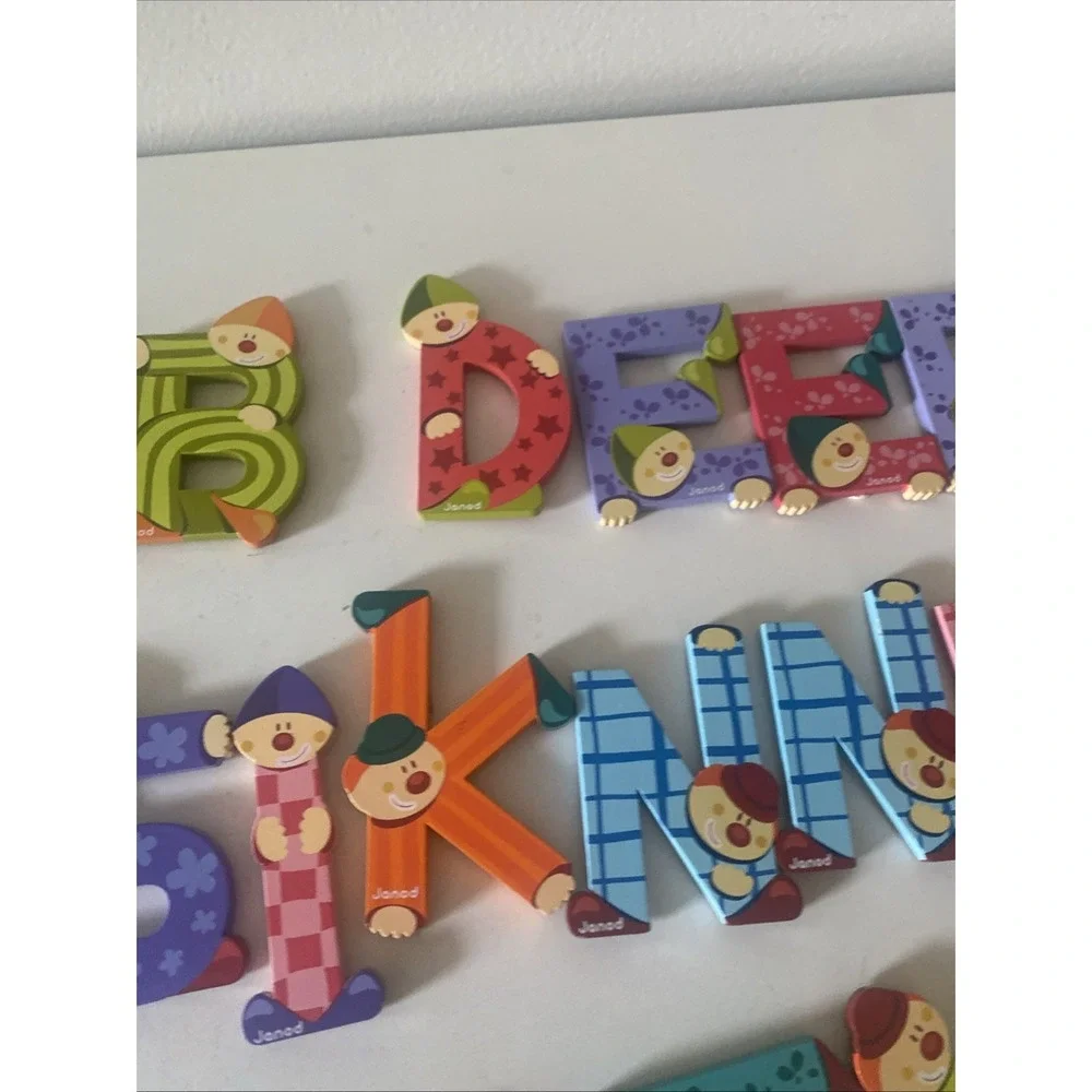 Jonad 21 Letters Wooden Sellout Assorted Alphabet Clown Letters